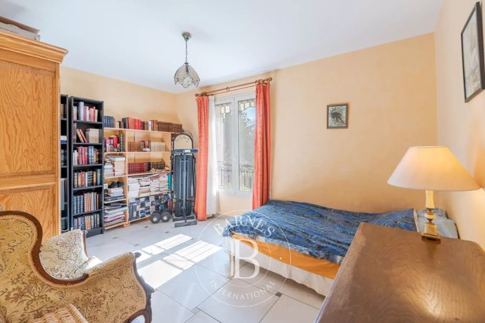 Image No.20-7 Bed House for sale