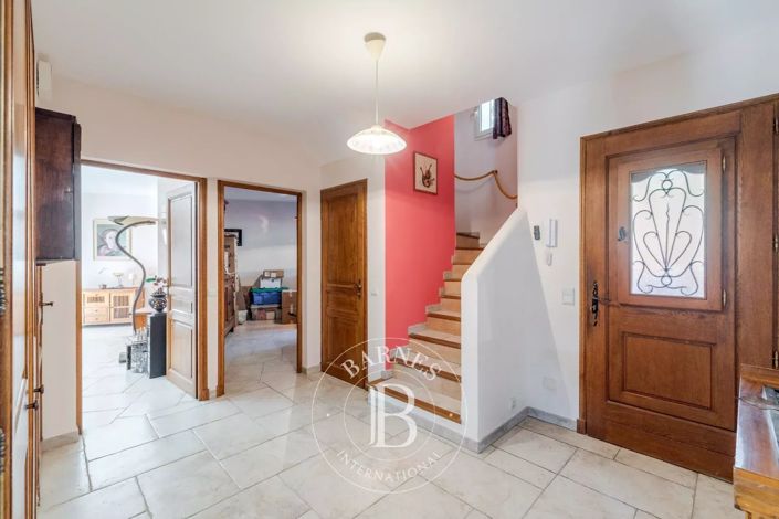 Image No.9-7 Bed House for sale