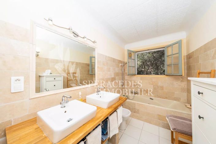 Image No.11-3 Bed House for sale