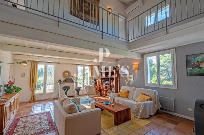 Image No.6-5 Bed House for sale