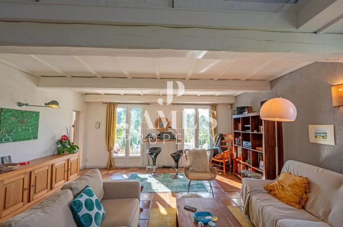 Image No.7-5 Bed House for sale