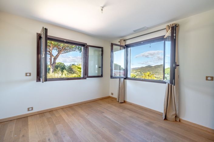 Image No.6-3 Bed House for sale