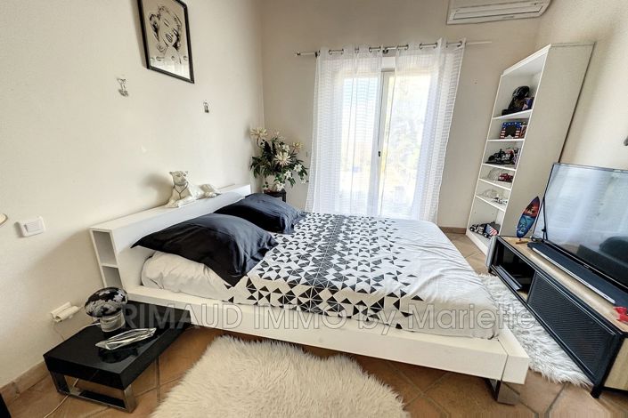 Image No.15-4 Bed House for sale