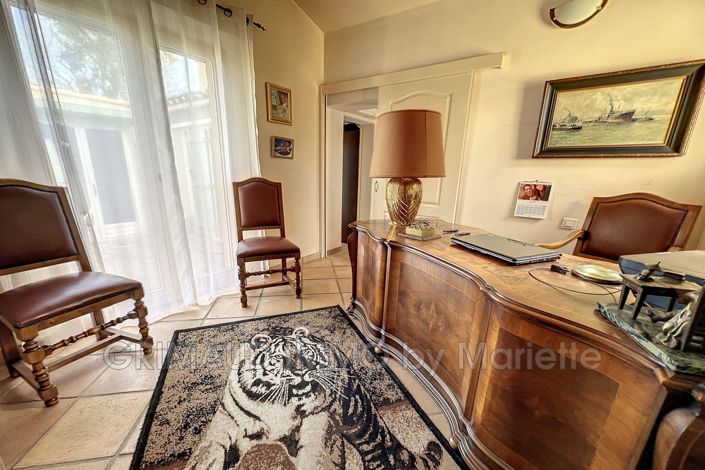 Image No.18-4 Bed House for sale