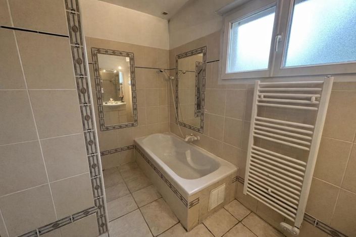 Image No.12-5 Bed House for sale