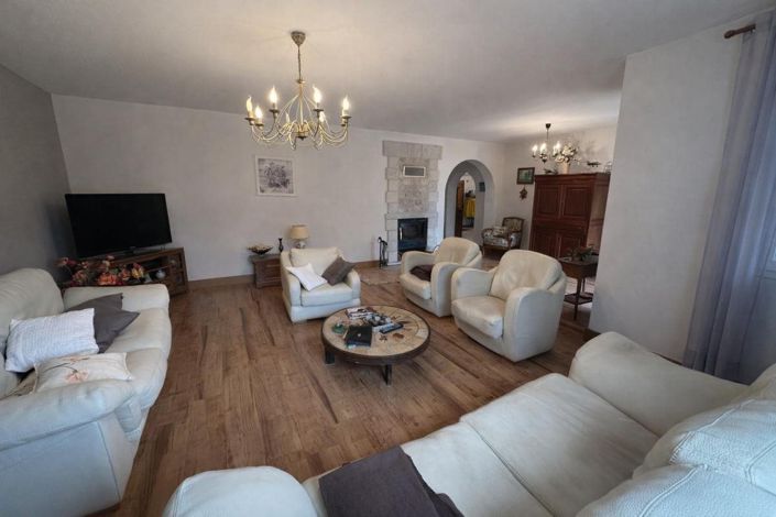 Image No.3-5 Bed House for sale