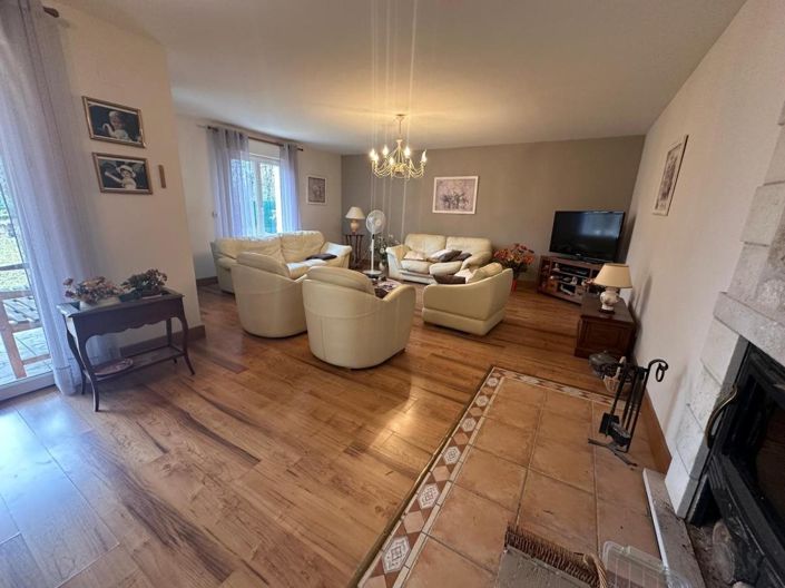 Image No.4-5 Bed House for sale