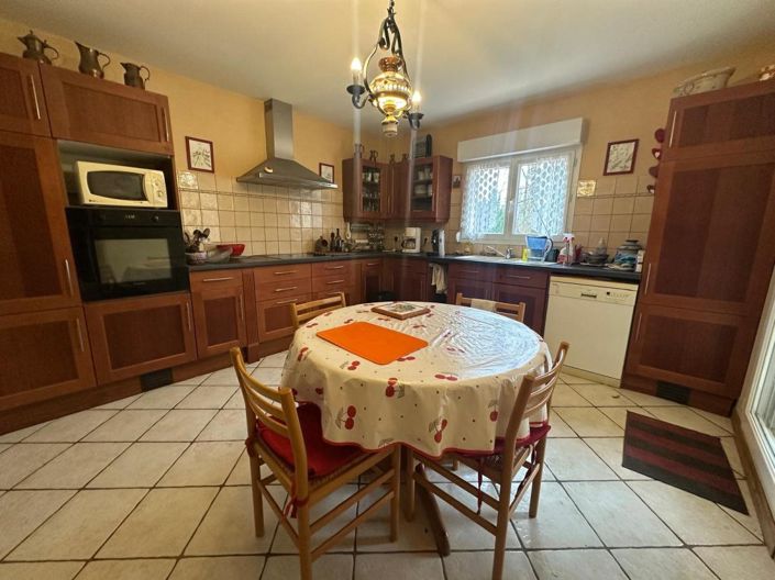 Image No.5-5 Bed House for sale