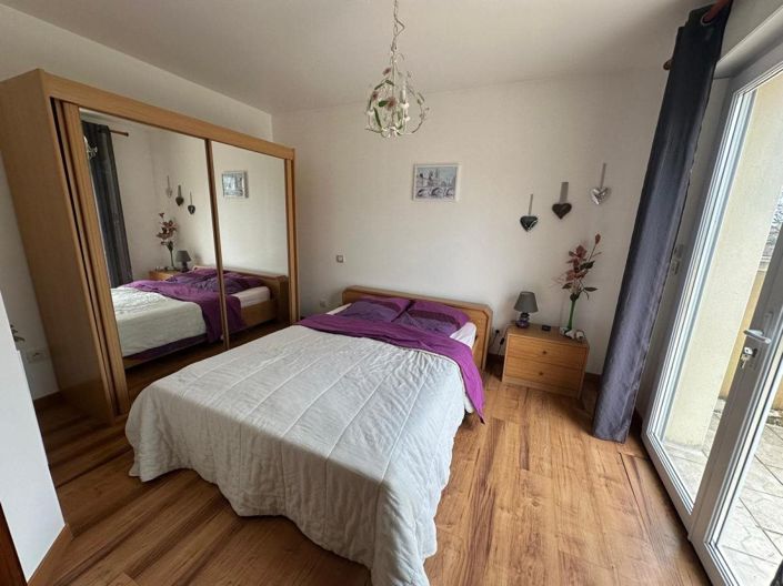 Image No.7-5 Bed House for sale