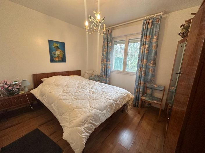 Image No.8-5 Bed House for sale