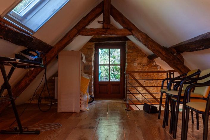 Image No.10-3 Bed House for sale