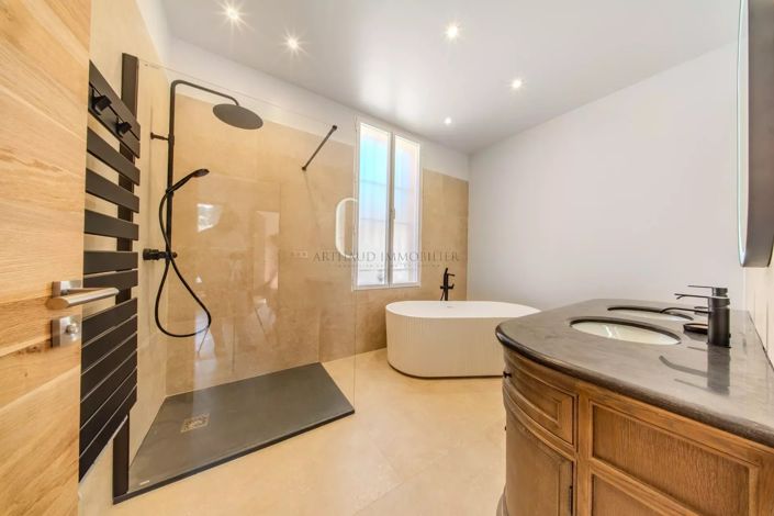Image No.17-4 Bed House for sale