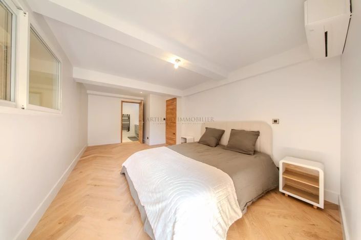 Image No.20-4 Bed House for sale