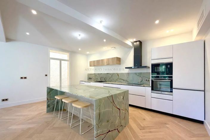 Image No.22-4 Bed House for sale