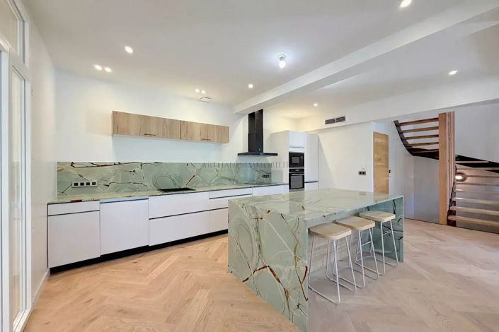 Image No.3-4 Bed House for sale