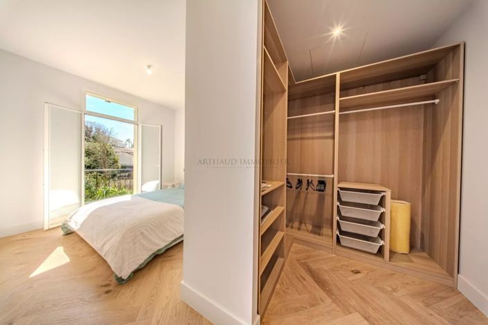 Image No.7-4 Bed House for sale