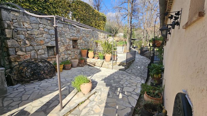 Image No.20-4 Bed House for sale