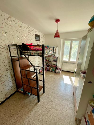 Image No.8-5 Bed House for sale