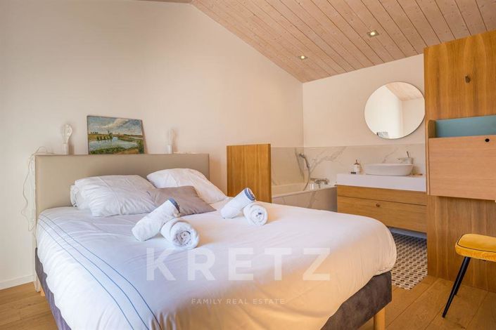 Image No.17-6 Bed House for sale