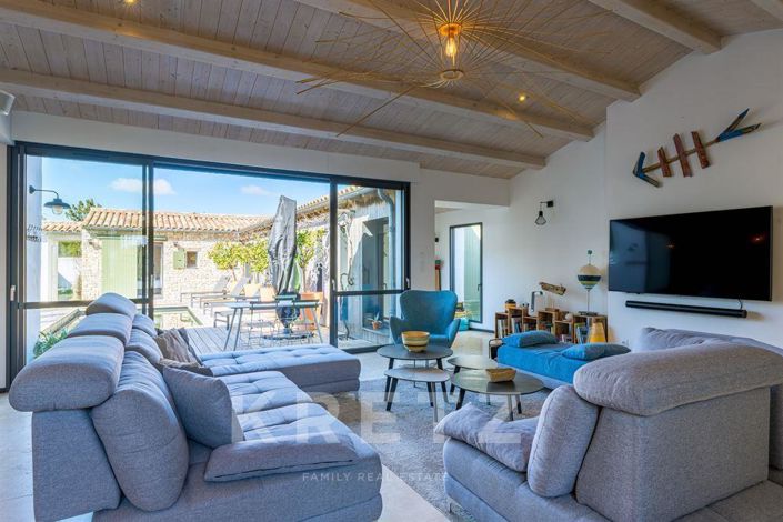 Image No.3-6 Bed House for sale