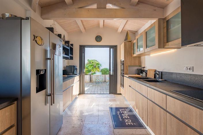 Image No.7-6 Bed House for sale