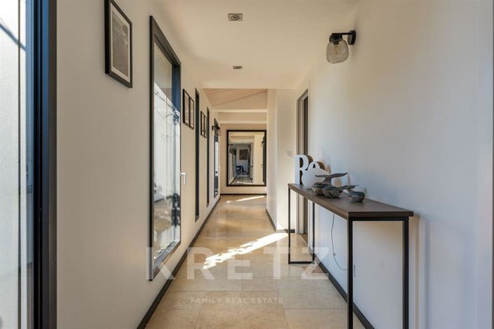 Image No.8-6 Bed House for sale