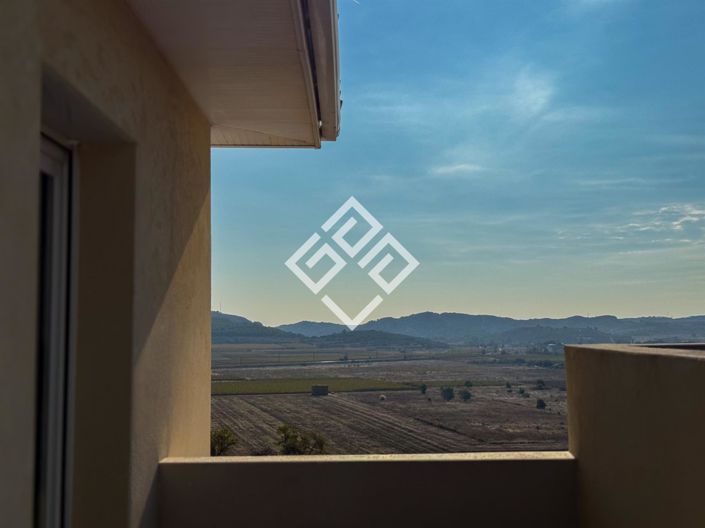 Image No.18-4 Bed House for sale