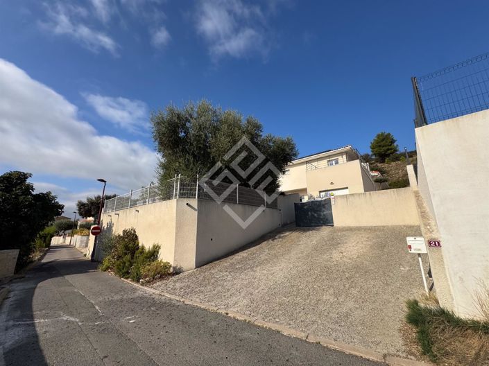 Image No.26-4 Bed House for sale