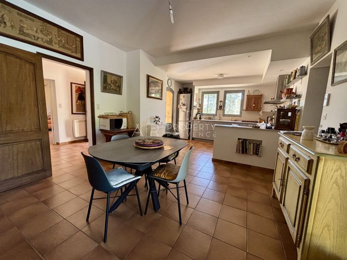 Image No.8-4 Bed House for sale