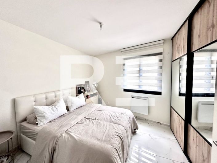 Image No.8-3 Bed House for sale