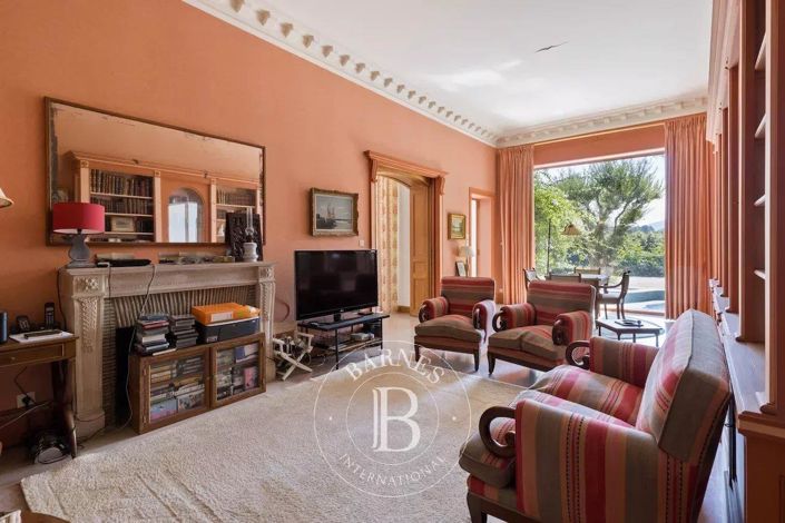 Image No.20-14 Bed House for sale