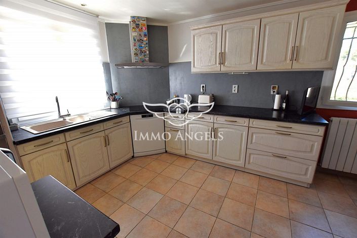 Image No.12-5 Bed Property for sale