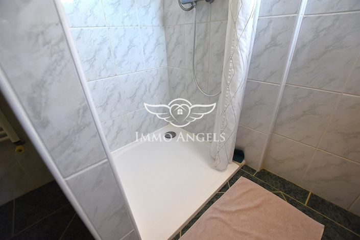 Image No.18-5 Bed Property for sale