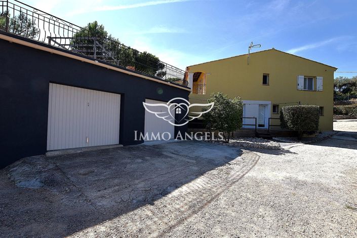 Image No.5-5 Bed Property for sale