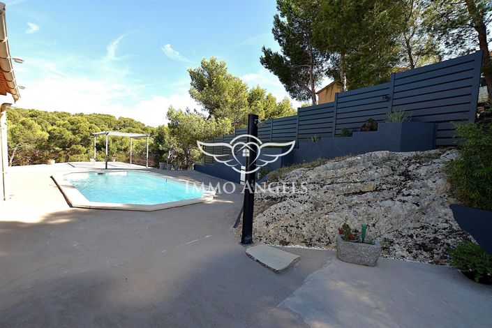 Image No.9-5 Bed Property for sale