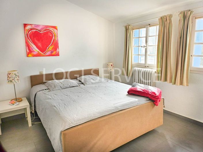 Image No.5-2 Bed House for sale