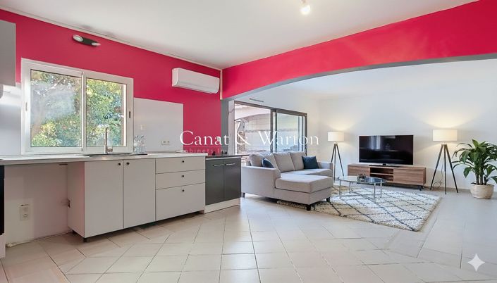 Image No.2-4 Bed House for sale