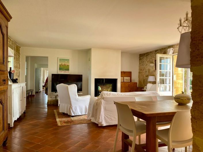 Image No.10-3 Bed House for sale