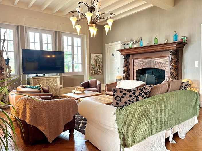 Image No.6-12 Bed House for sale