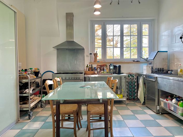 Image No.7-12 Bed House for sale