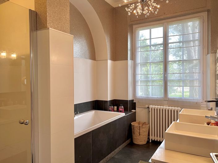 Image No.9-12 Bed House for sale