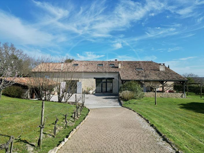 Image No.2-6 Bed House for sale