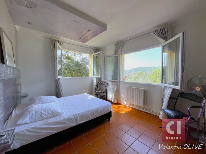 Image No.7-4 Bed House for sale