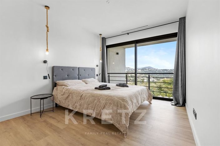 Image No.11-5 Bed House for sale