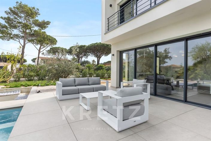 Image No.19-5 Bed House for sale