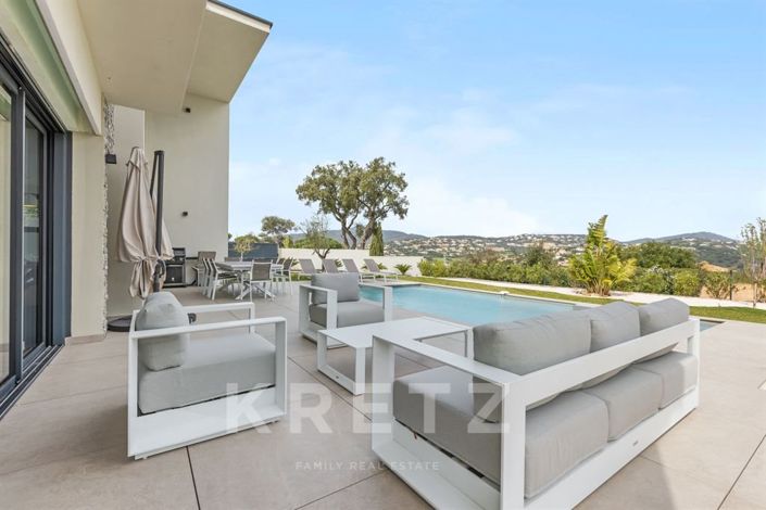 Image No.2-5 Bed House for sale