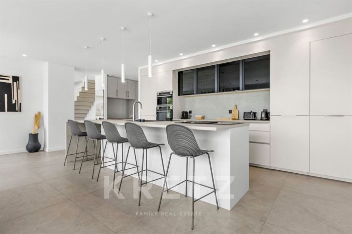 Image No.4-5 Bed House for sale