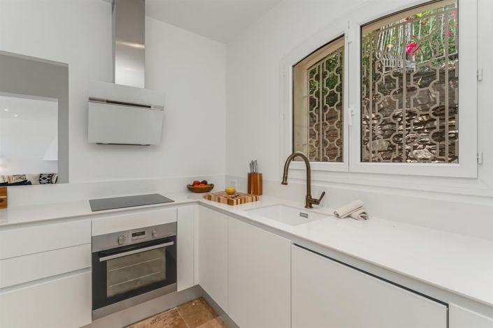 Image No.11-5 Bed House for sale