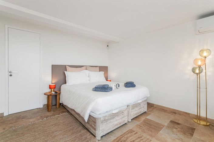 Image No.16-5 Bed House for sale