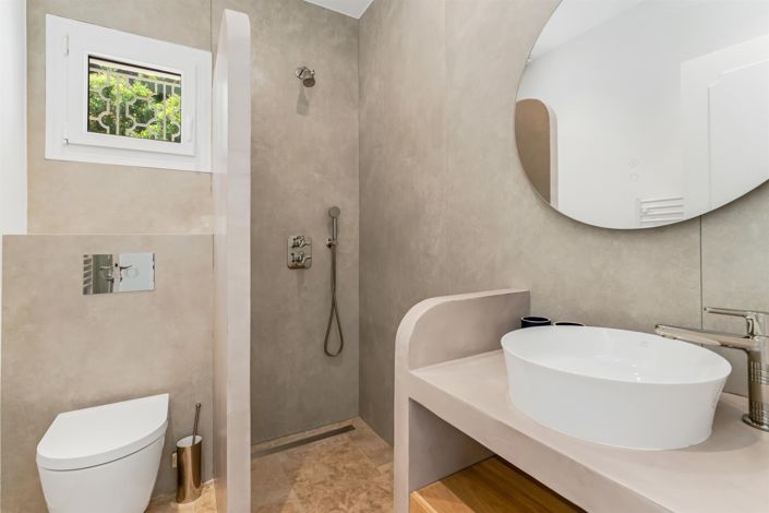 Image No.17-5 Bed House for sale